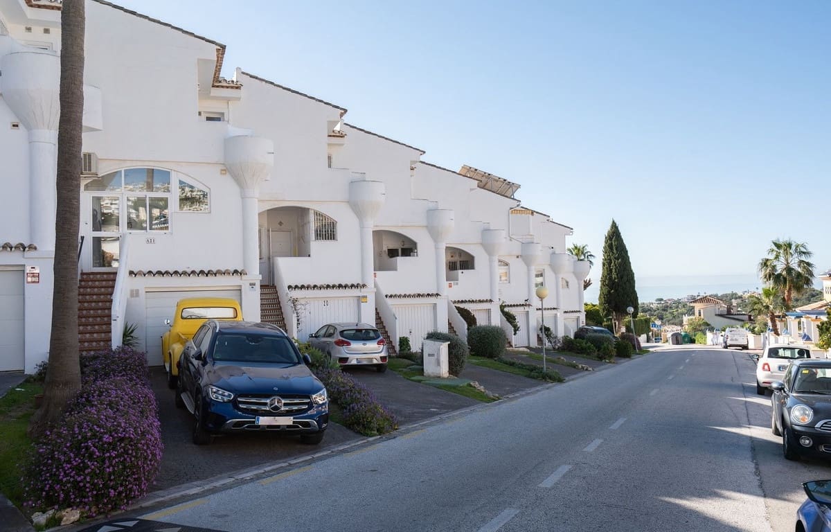 3 makuuhuone Paritalo myytävänä paikassa Mijas Costa mukana uima-altaan - 610 000 € (Ref: 9682443)