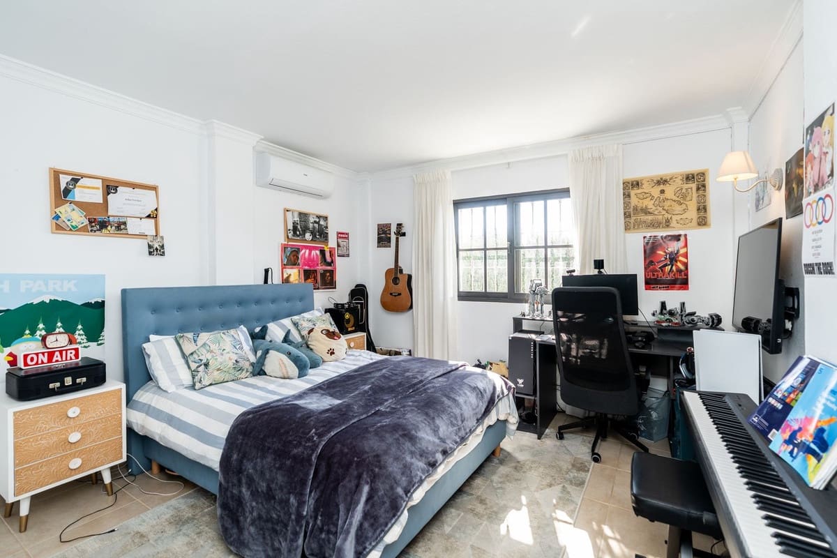 5 camera da letto Villa in vendita in El Paraiso con piscina garage - 1.600.000 € (Rif: 9682445)