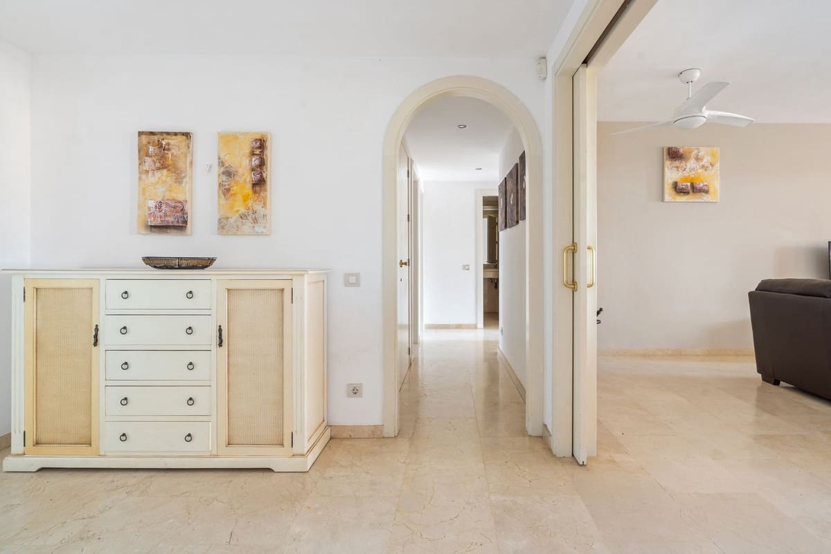 Apartamento de 3 habitaciones en La Duquesa / Puerto de la Duquesa en venta con piscina - 540.000 € (Ref: 9682446)