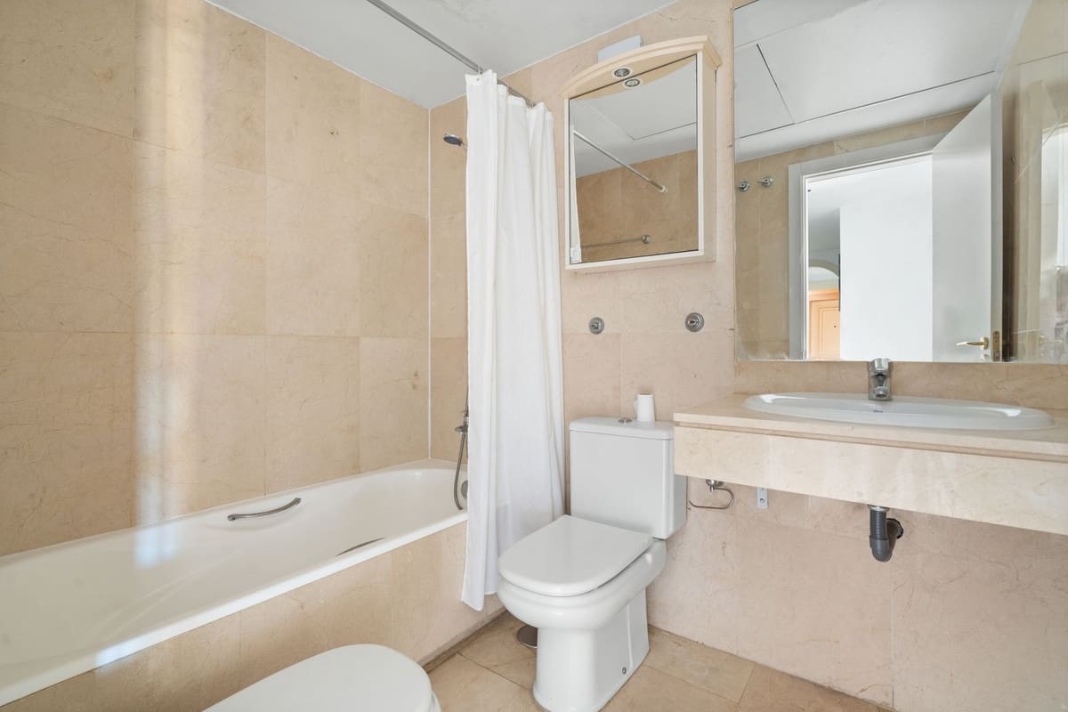 Apartamento de 3 habitaciones en La Duquesa / Puerto de la Duquesa en venta con piscina - 540.000 € (Ref: 9682446)