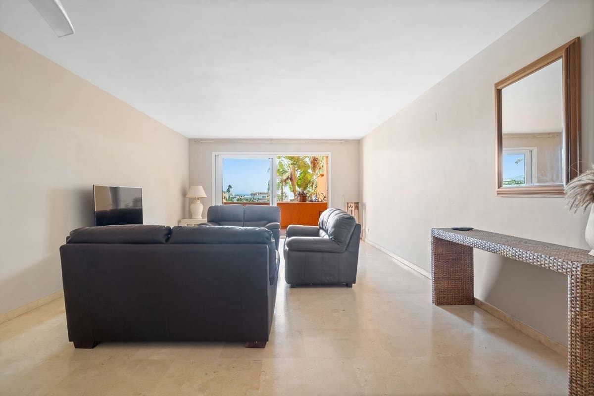 Apartamento de 3 habitaciones en La Duquesa / Puerto de la Duquesa en venta con piscina - 540.000 € (Ref: 9682446)