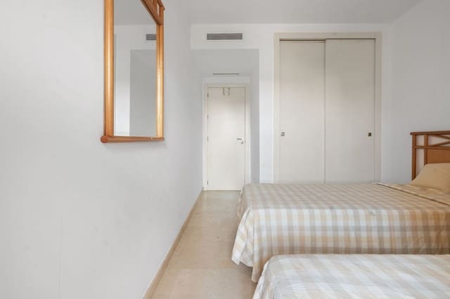 Apartamento de 3 habitaciones en La Duquesa / Puerto de la Duquesa, Manilva en venta con piscina - 540.000 € (Ref: 9682446)