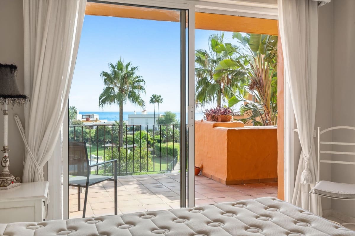 Apartamento de 3 habitaciones en La Duquesa / Puerto de la Duquesa en venta con piscina - 540.000 € (Ref: 9682446)