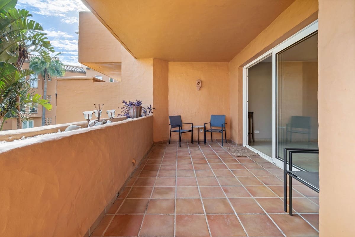 Apartamento de 3 habitaciones en La Duquesa / Puerto de la Duquesa en venta con piscina - 540.000 € (Ref: 9682446)