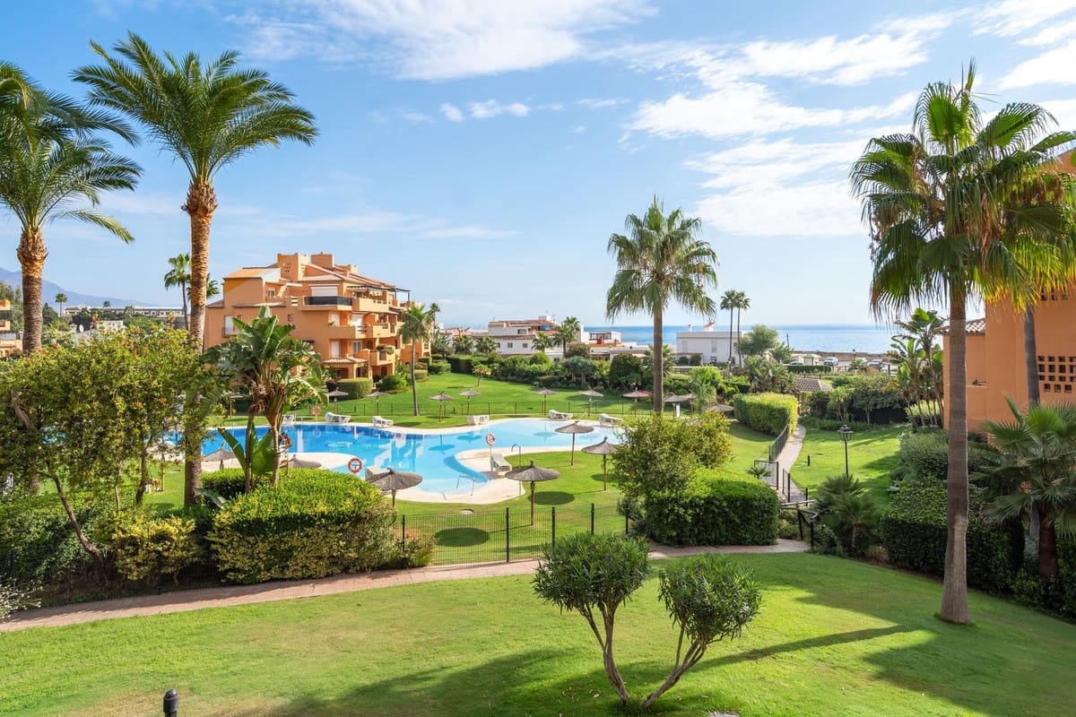 Apartamento de 3 habitaciones en La Duquesa / Puerto de la Duquesa en venta con piscina - 540.000 € (Ref: 9682446)
