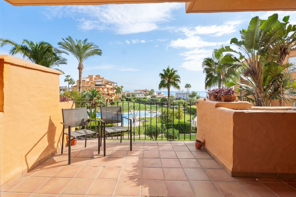 Apartamento de 3 habitaciones en La Duquesa / Puerto de la Duquesa en venta con piscina - 540.000 € (Ref: 9682446)