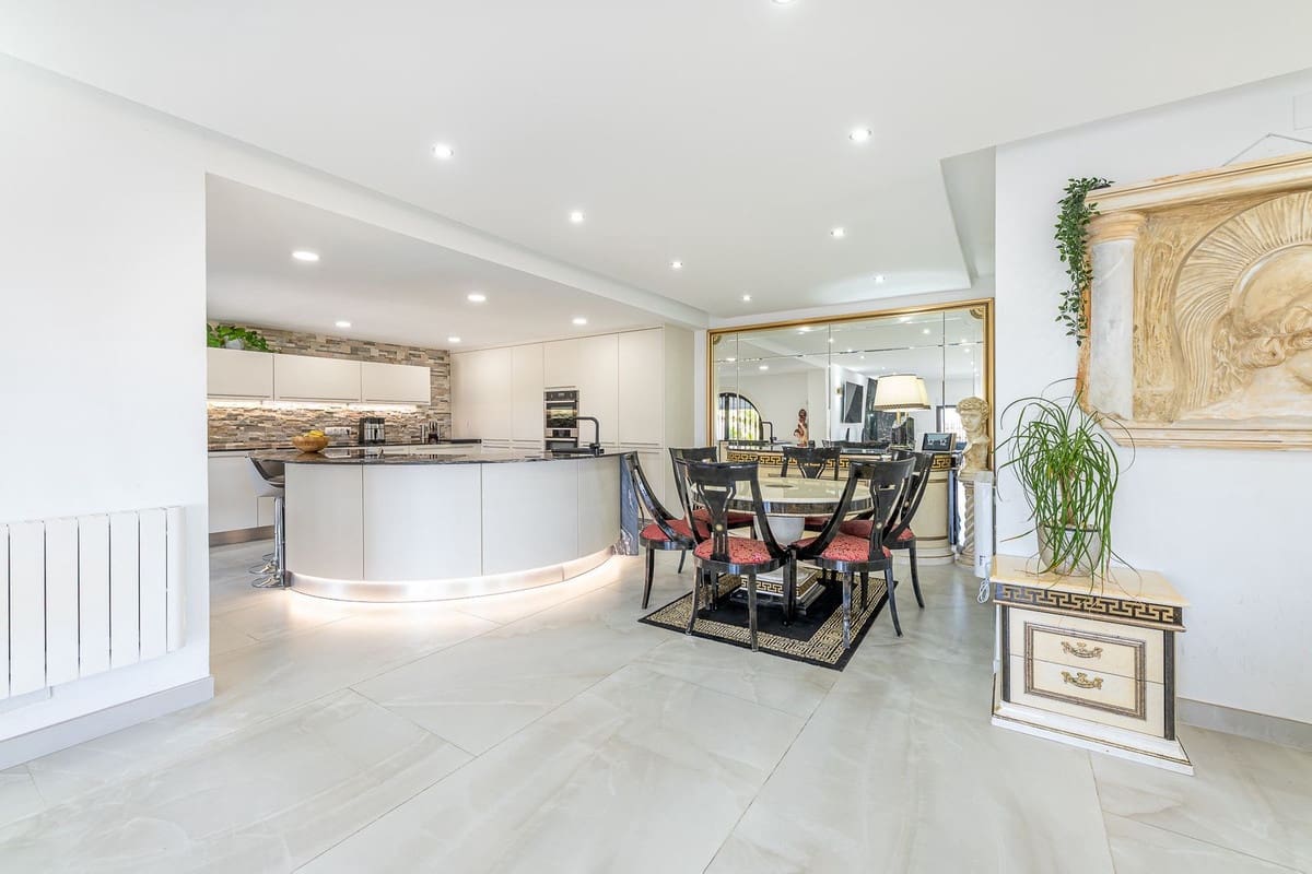 4 soveværelse Villa til salg i Benalmadena med swimmingpool garage - € 1.190.000 (Ref: 9683458)