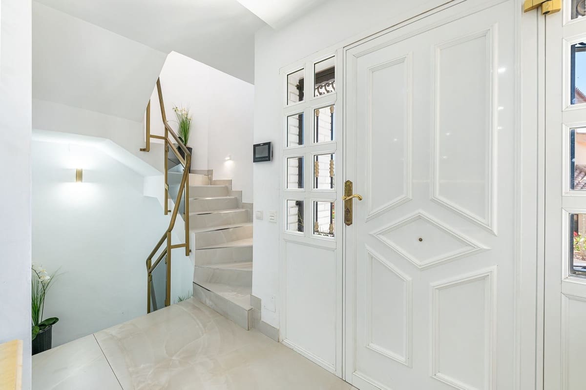 4 soveværelse Villa til salg i Benalmadena med swimmingpool garage - € 1.190.000 (Ref: 9683458)