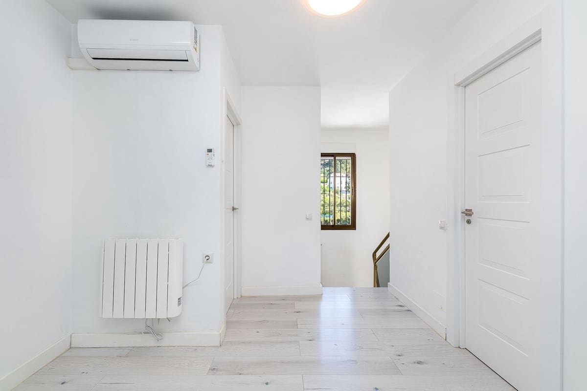 4 soveværelse Villa til salg i Benalmadena med swimmingpool garage - € 1.190.000 (Ref: 9683458)