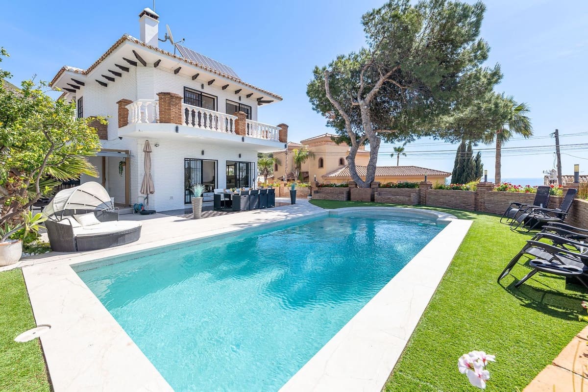 4 soveværelse Villa til salg i Benalmadena med swimmingpool garage - € 1.190.000 (Ref: 9683458)
