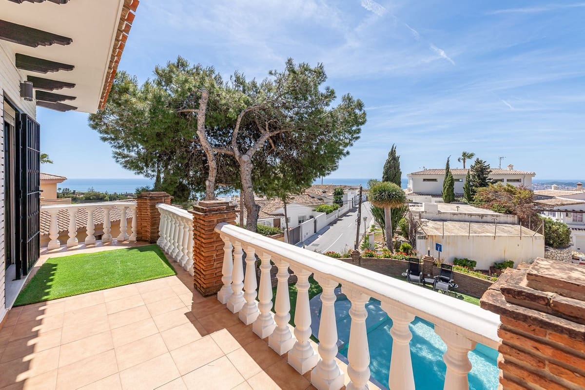 4 soveværelse Villa til salg i Benalmadena med swimmingpool garage - € 1.190.000 (Ref: 9683458)