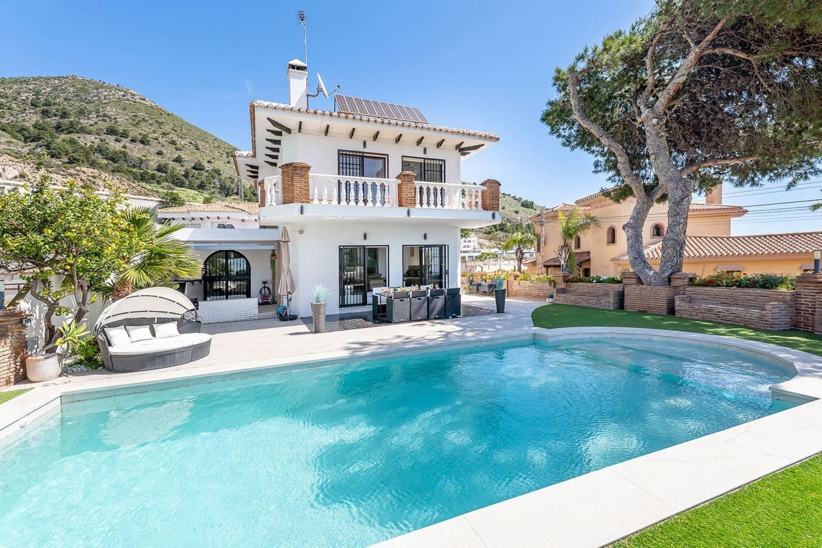 4 soveværelse Villa til salg i Benalmadena med swimmingpool garage - € 1.190.000 (Ref: 9683458)