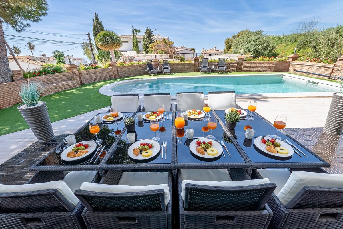 4 soveværelse Villa til salg i Benalmadena med swimmingpool garage - € 1.190.000 (Ref: 9683458)