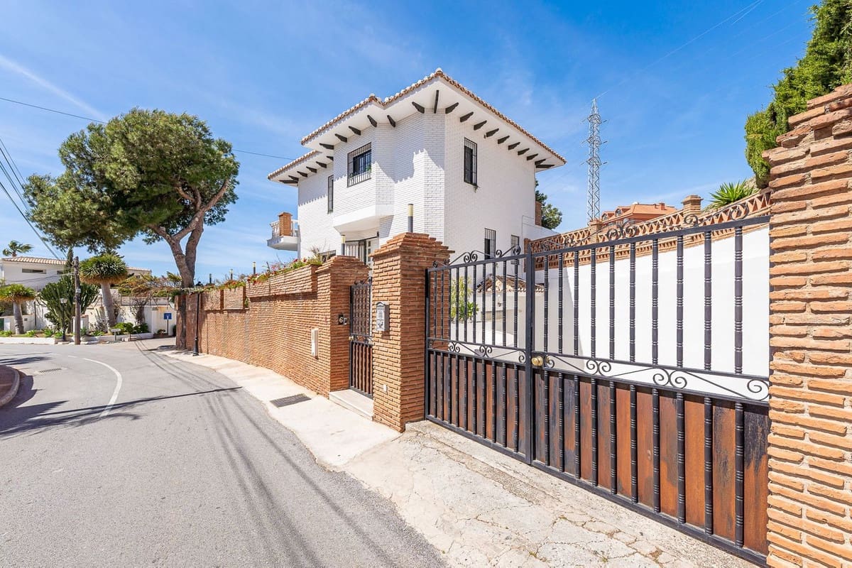 4 soveværelse Villa til salg i Benalmadena med swimmingpool garage - € 1.190.000 (Ref: 9683458)