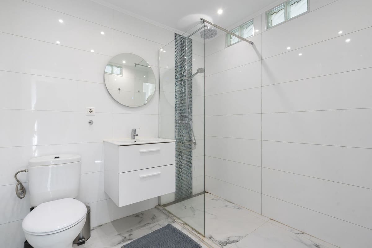 5 makuuhuone Huvila myytävänä paikassa Mijas Costa mukana uima-altaan - 1 375 000 € (Ref: 9683459)