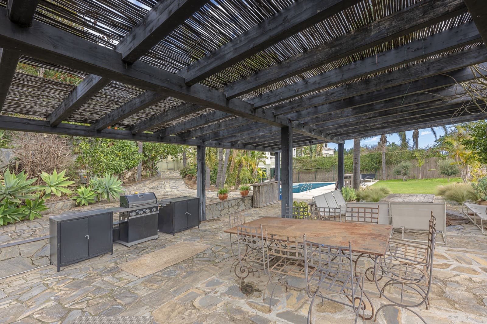 4 Zimmer Villa zu verkaufen in Sotogrande mit Pool - 1.275.000 € (Ref: 9683460)