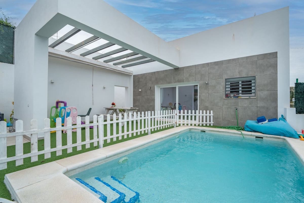 2 Zimmer Villa zu verkaufen in Malaga Stadt mit Pool - 795.000 € (Ref: 9683462)