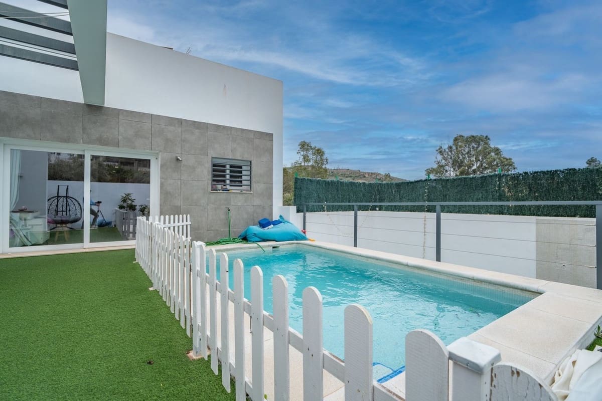 2 Zimmer Villa zu verkaufen in Malaga Stadt mit Pool - 795.000 € (Ref: 9683462)