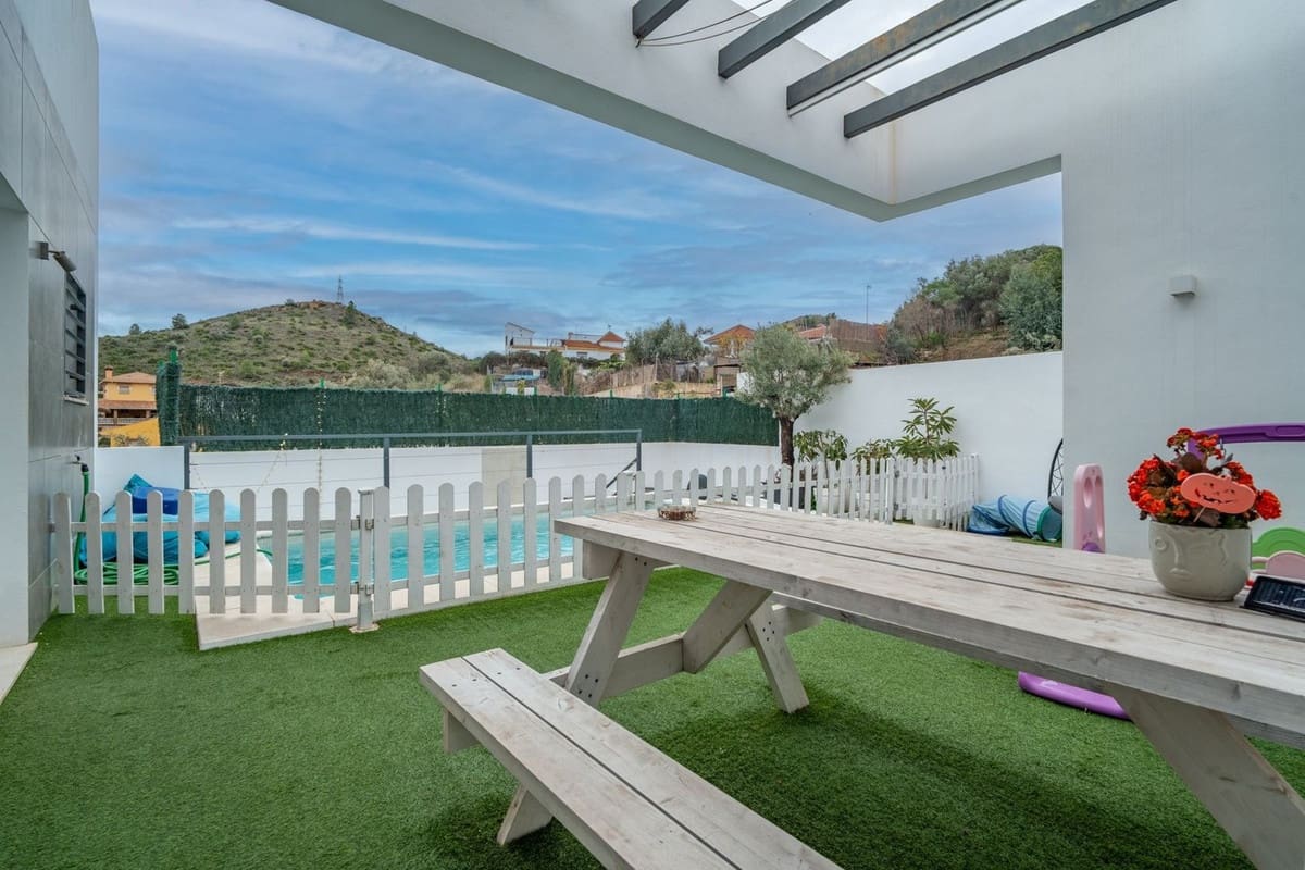 2 Zimmer Villa zu verkaufen in Malaga Stadt mit Pool - 795.000 € (Ref: 9683462)