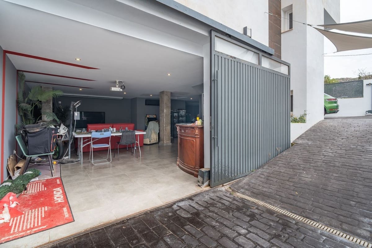 2 Zimmer Villa zu verkaufen in Malaga Stadt mit Pool - 795.000 € (Ref: 9683462)