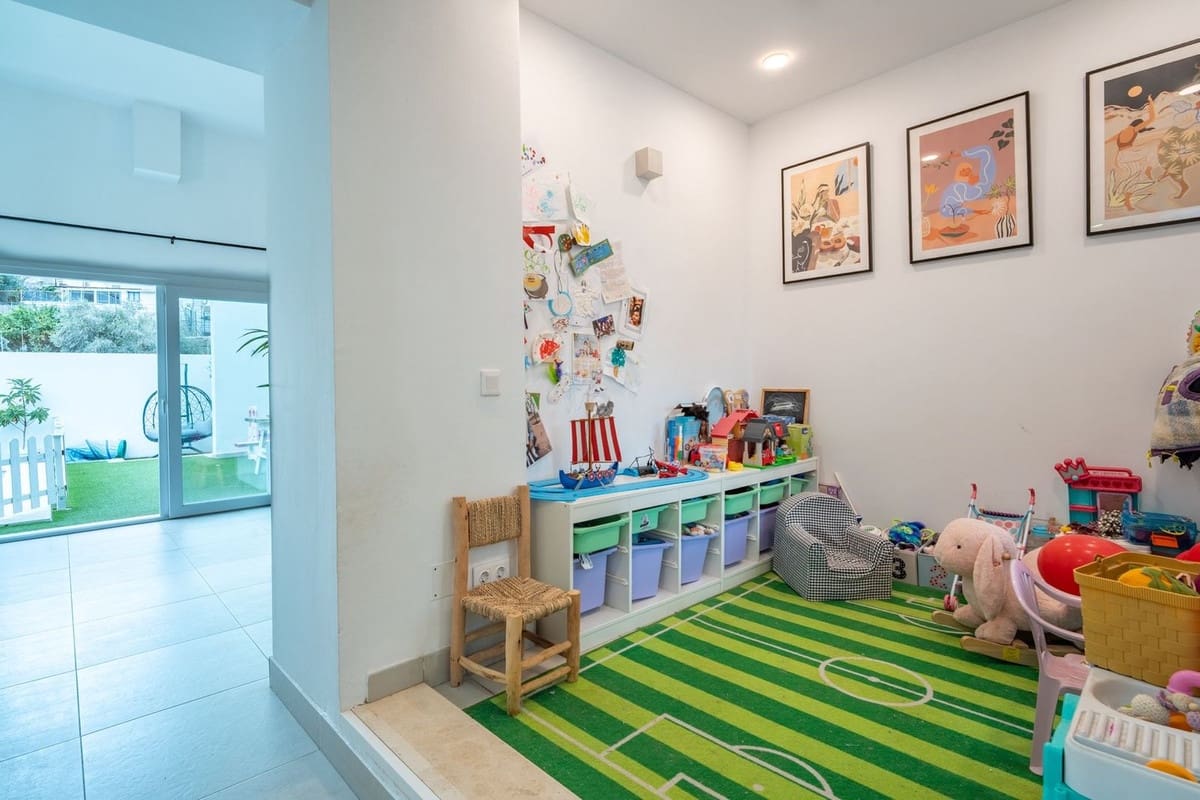 2 Zimmer Villa zu verkaufen in Malaga Stadt mit Pool - 795.000 € (Ref: 9683462)