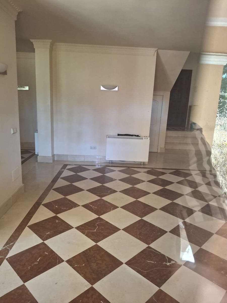 5 soverom Villa til salgs i Estepona med svømmebasseng - € 1 400 000 (Ref: 9683463)