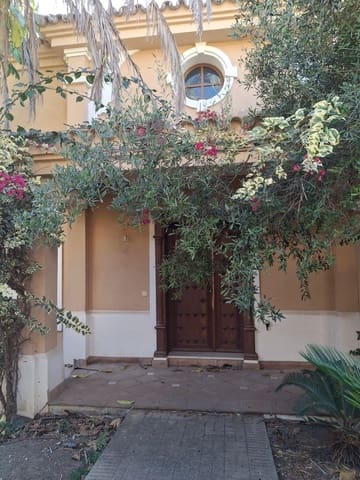 5 soverom Villa til salgs i Centro, Estepona med svømmebasseng - € 1 400 000 (Ref: 9683463)