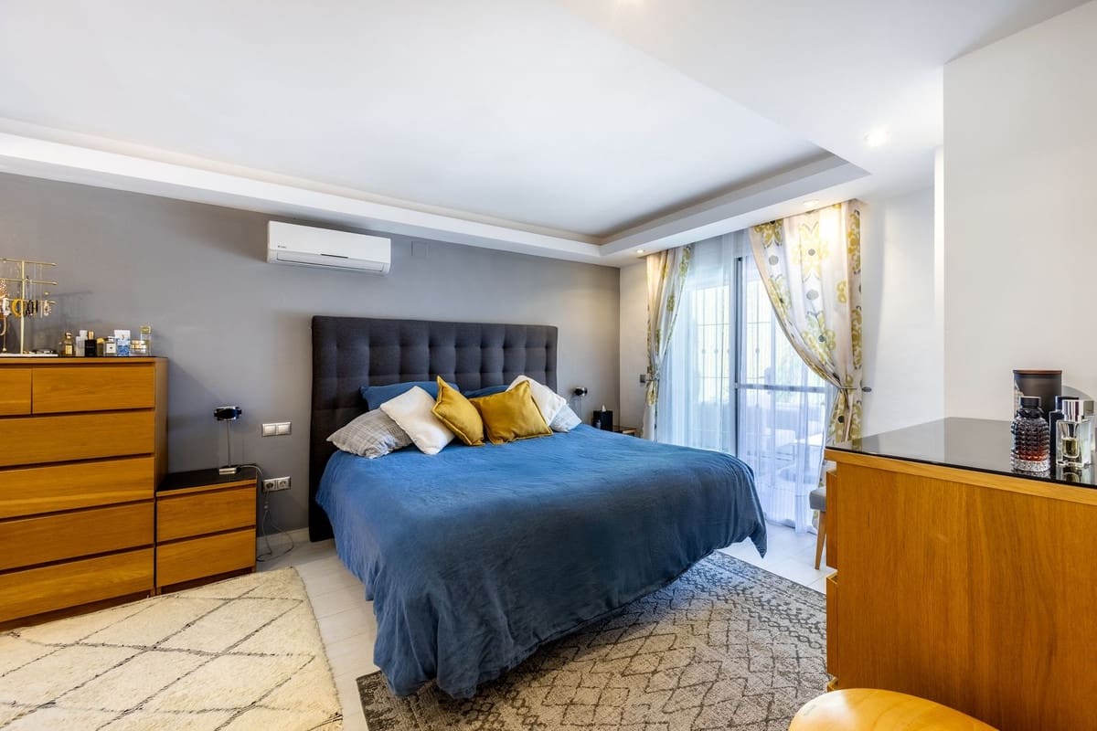 Chalet de 6 habitaciones en Alhaurín el Grande en venta con piscina - 895.000 € (Ref: 9683464)