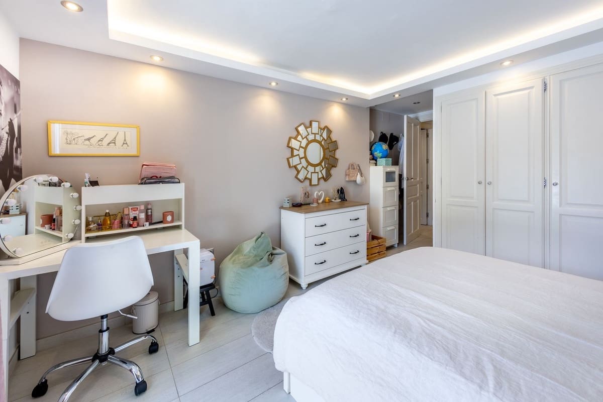 Chalet de 6 habitaciones en Alhaurín el Grande en venta con piscina - 895.000 € (Ref: 9683464)