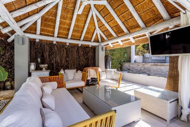 Chalet de 6 habitaciones en Alhaurín el Grande en venta con piscina - 895.000 € (Ref: 9683464)