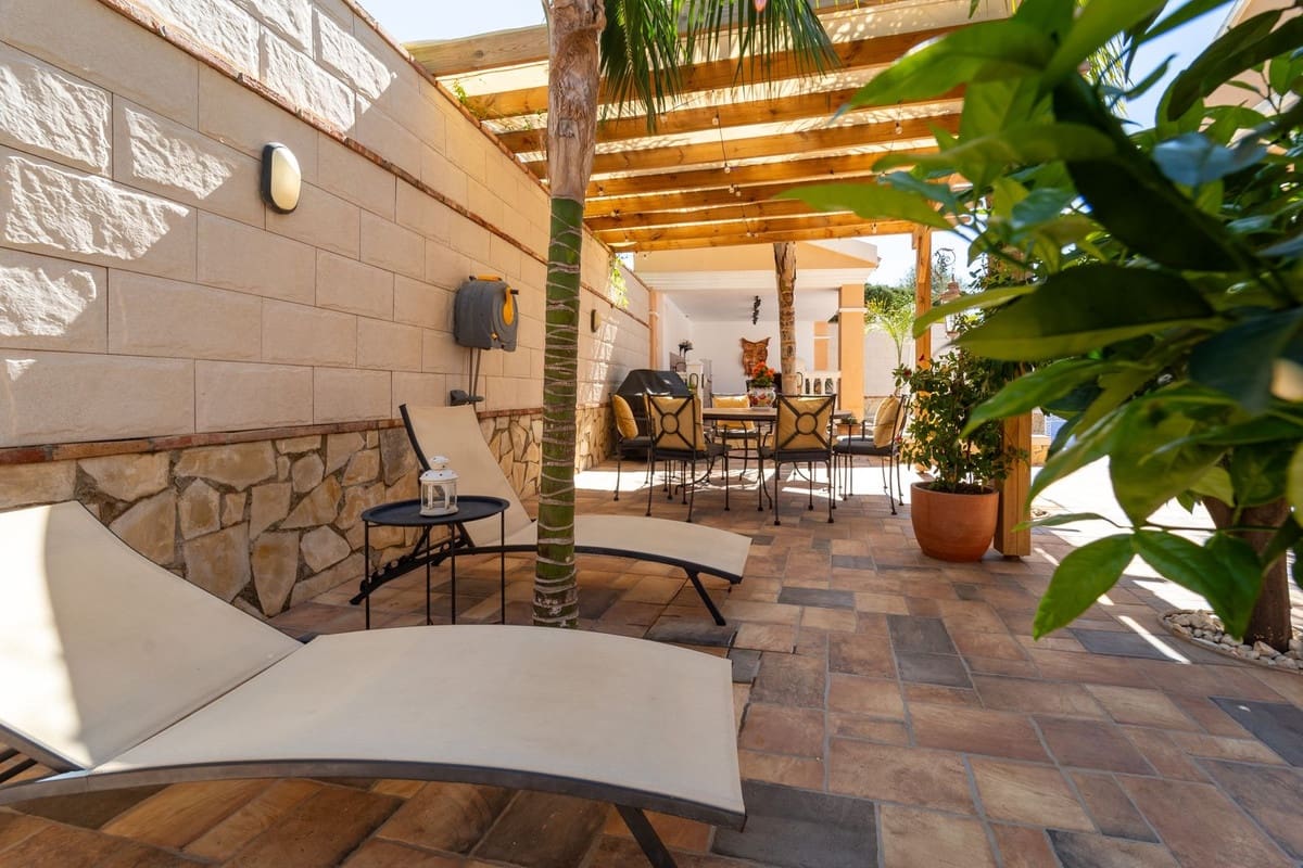 5 Zimmer Villa zu verkaufen in Mijas Costa mit Pool Garage - 1.499.000 € (Ref: 9683468)