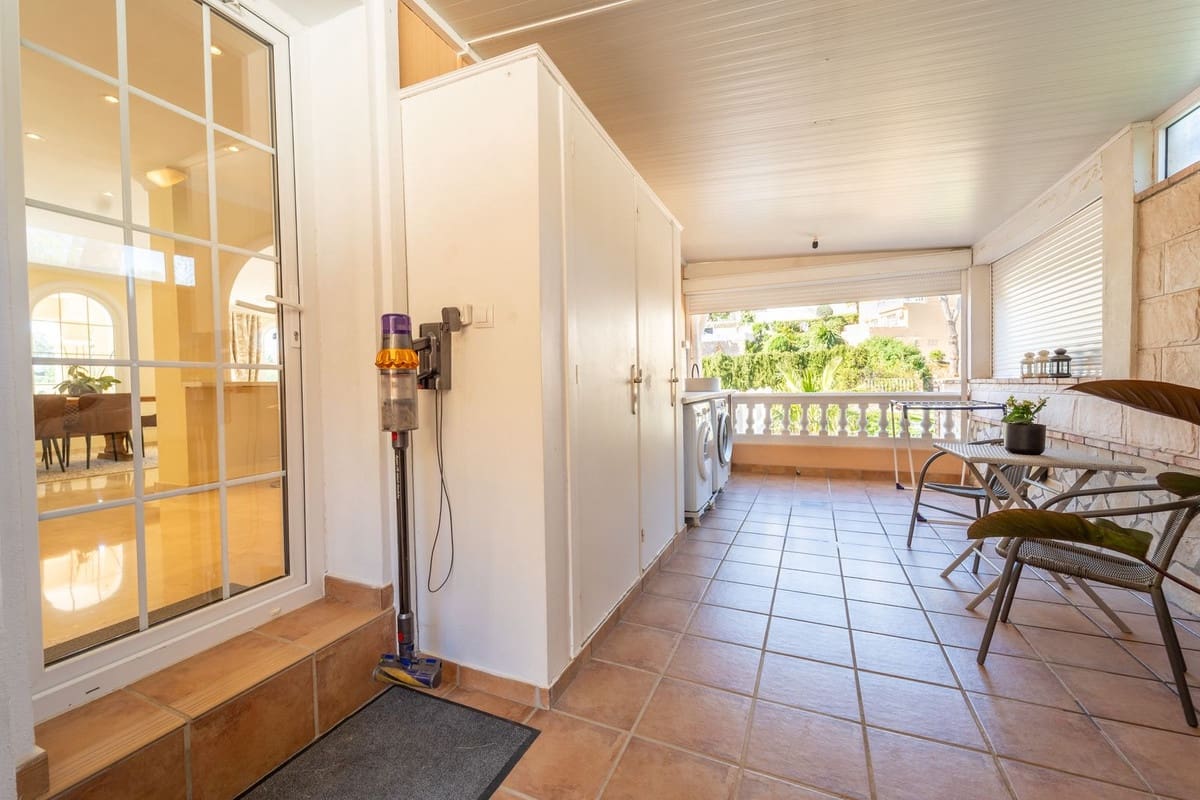 5 Zimmer Villa zu verkaufen in Mijas Costa mit Pool Garage - 1.499.000 € (Ref: 9683468)