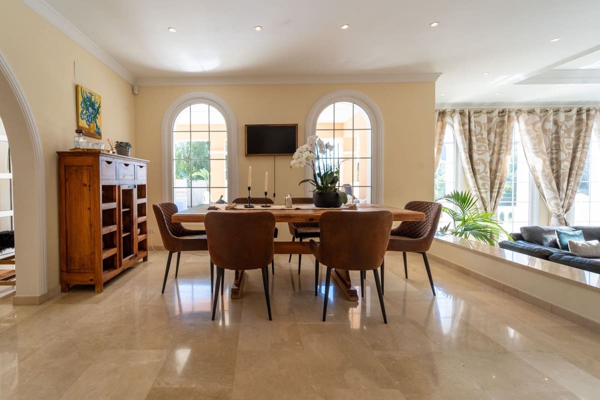 5 Zimmer Villa zu verkaufen in Mijas Costa mit Pool Garage - 1.499.000 € (Ref: 9683468)