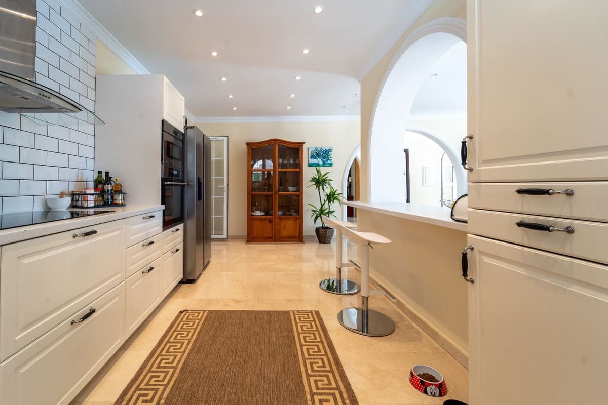 5 Zimmer Villa zu verkaufen in Mijas Costa mit Pool Garage - 1.499.000 € (Ref: 9683468)