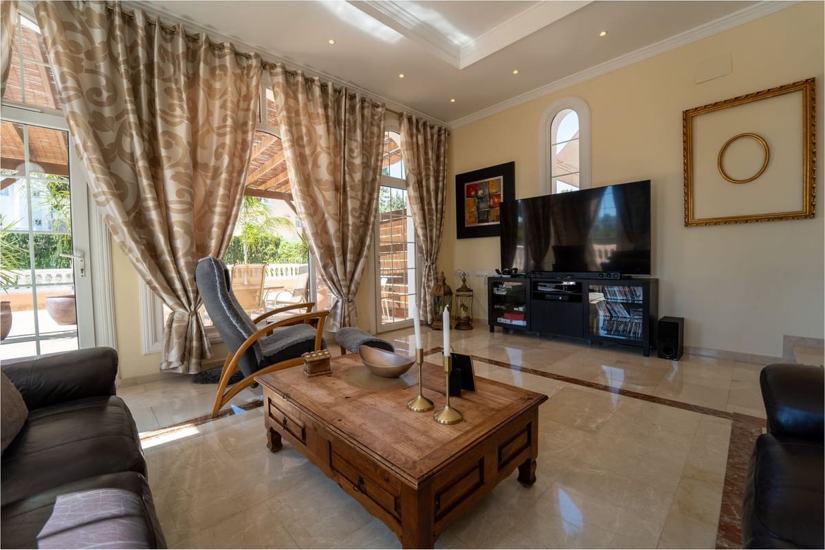 5 Zimmer Villa zu verkaufen in Mijas Costa mit Pool Garage - 1.499.000 € (Ref: 9683468)