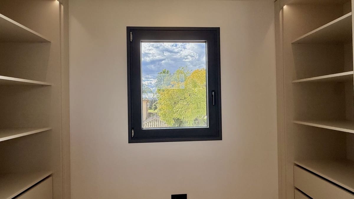 5 makuuhuone Huvila myytävänä paikassa Nueva Andalucia mukana uima-altaan - 2 200 000 € (Ref: 9686316)