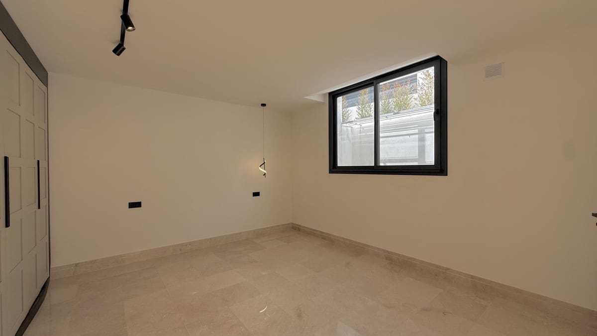 5 makuuhuone Huvila myytävänä paikassa Nueva Andalucia mukana uima-altaan - 2 200 000 € (Ref: 9686316)