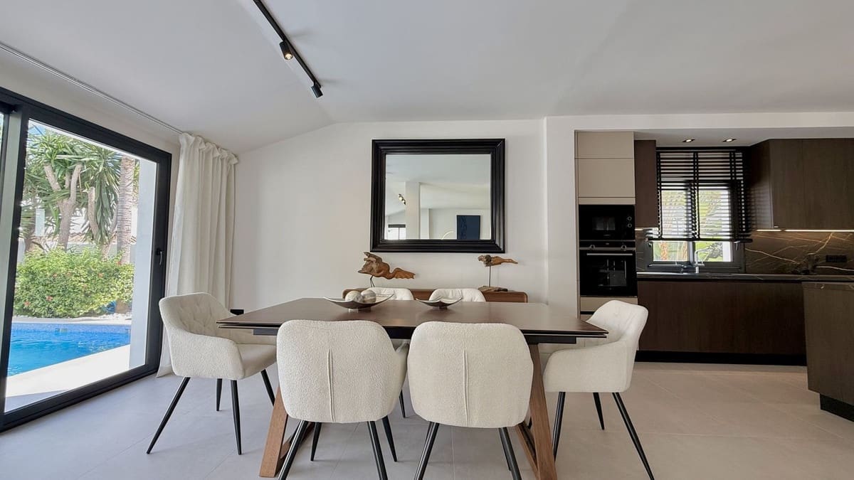 5 makuuhuone Huvila myytävänä paikassa Nueva Andalucia mukana uima-altaan - 2 200 000 € (Ref: 9686316)