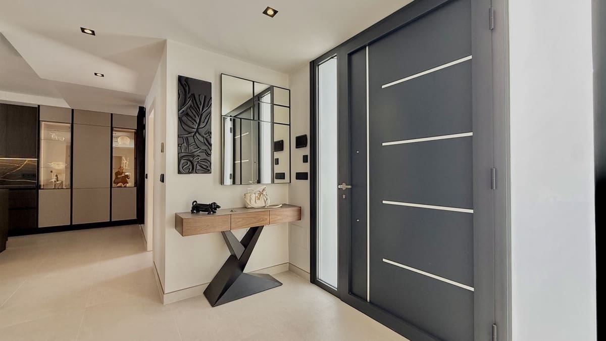 5 makuuhuone Huvila myytävänä paikassa Nueva Andalucia mukana uima-altaan - 2 200 000 € (Ref: 9686316)