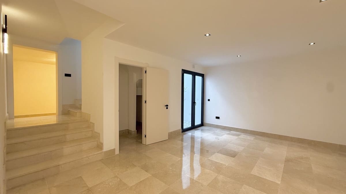 5 makuuhuone Huvila myytävänä paikassa Nueva Andalucia mukana uima-altaan - 2 200 000 € (Ref: 9686316)