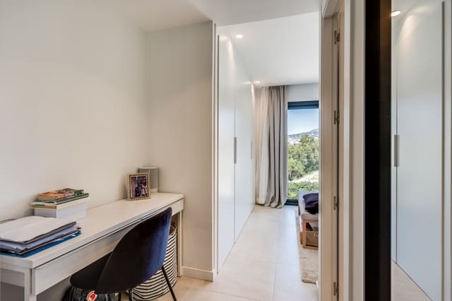 Chalet de 4 habitaciones en La Dama de Noche - La Alzambra, Marbella en venta con piscina - 1.895.000 € (Ref: 9686317)