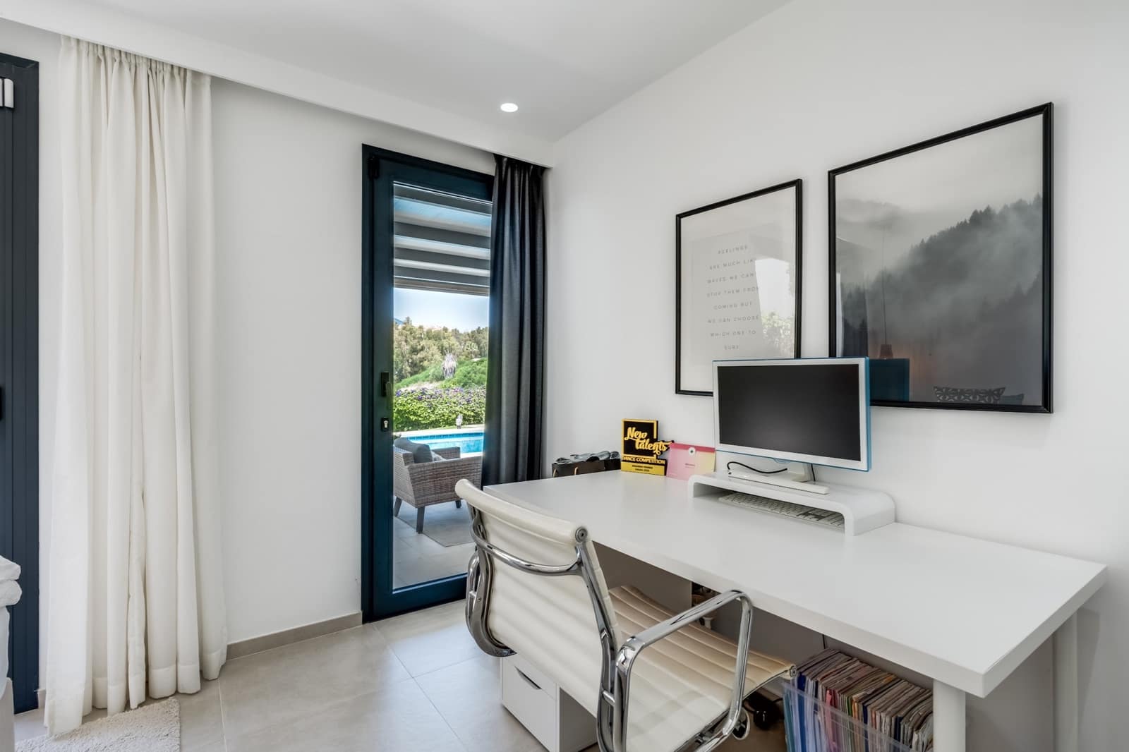 4 makuuhuone Huvila myytävänä paikassa Nueva Andalucia mukana uima-altaan - 1 895 000 € (Ref: 9690509)