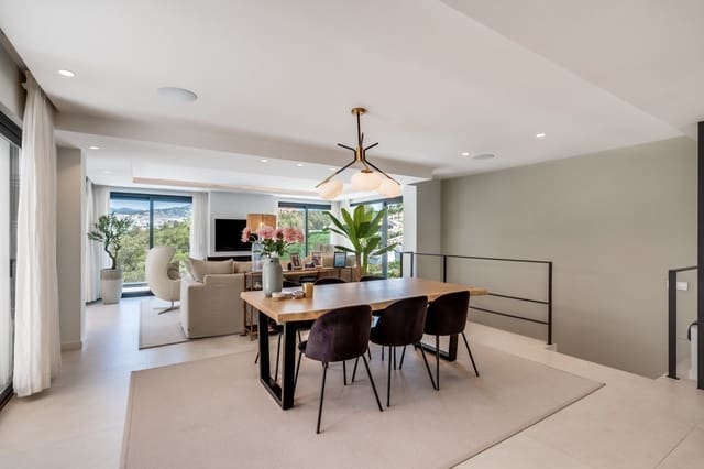 Chalet de 4 habitaciones en La Dama de Noche - La Alzambra, Marbella en venta con piscina - 1.895.000 € (Ref: 9690509)