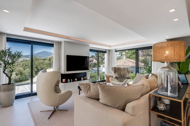 Chalet de 4 habitaciones en La Dama de Noche - La Alzambra, Marbella en venta con piscina - 1.895.000 € (Ref: 9690509)