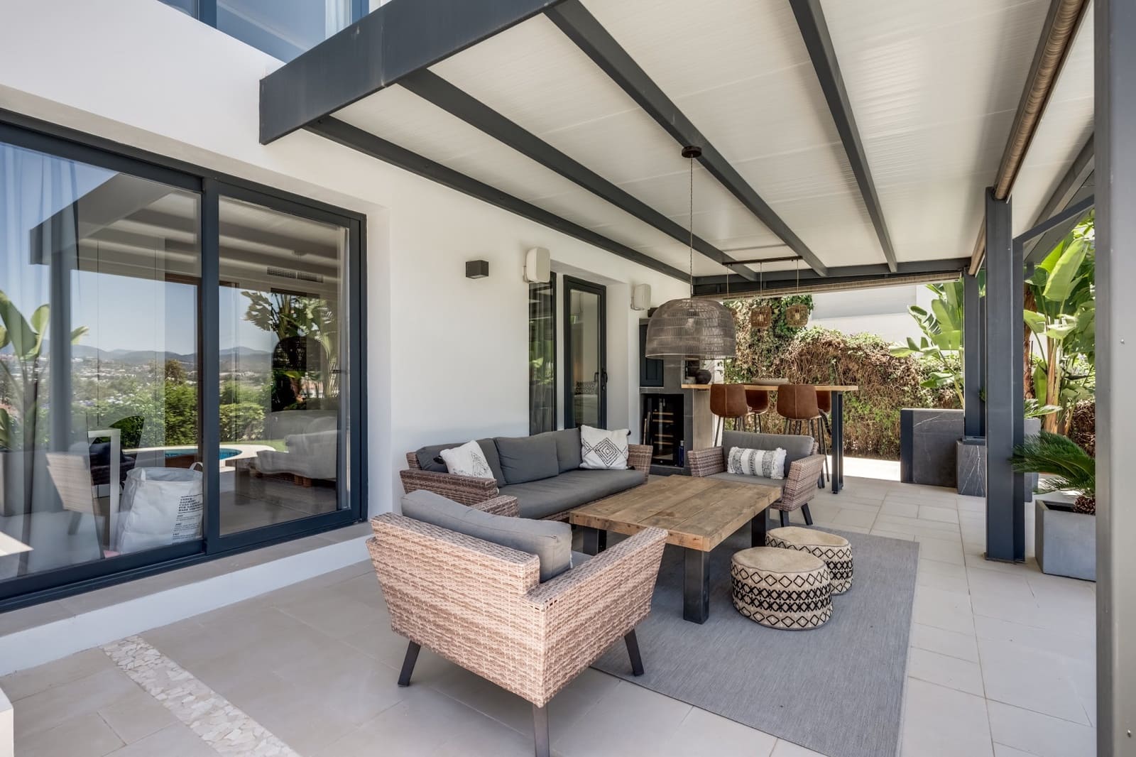 4 makuuhuone Huvila myytävänä paikassa Nueva Andalucia mukana uima-altaan - 1 895 000 € (Ref: 9690509)