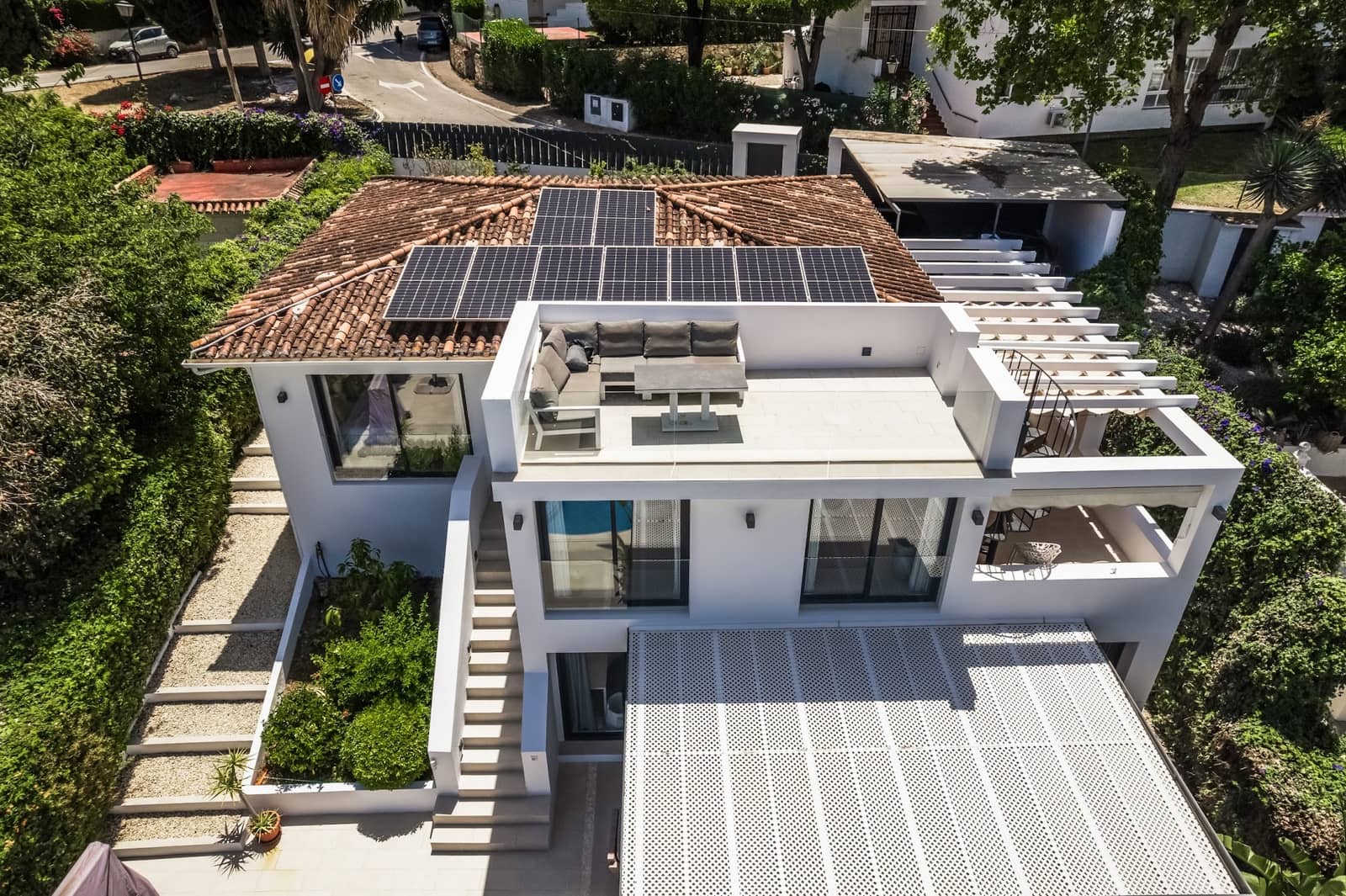 4 makuuhuone Huvila myytävänä paikassa Nueva Andalucia mukana uima-altaan - 1 895 000 € (Ref: 9690509)