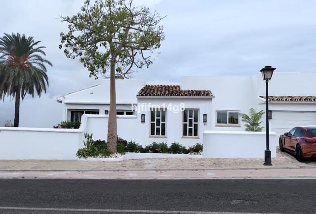 4 makuuhuone Huvila myytävänä paikassa La Dama de Noche - La Alzambra, Marbella mukana uima-altaan - 1 995 000 € (Ref: 9698770)