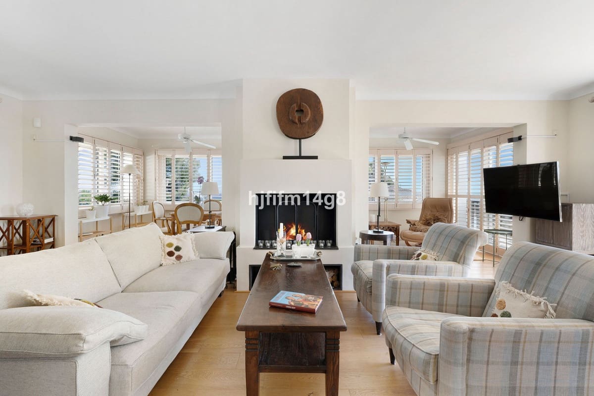 4 bedroom Villa for sale in Nueva Andalucia with pool - € 1,995,000 (Ref: 9698770)