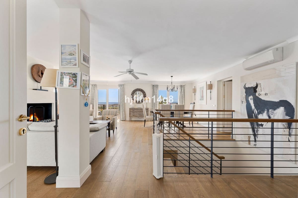 4 bedroom Villa for sale in Nueva Andalucia with pool - € 1,995,000 (Ref: 9698770)