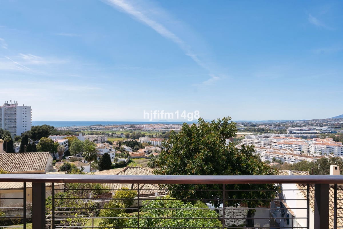 4 bedroom Villa for sale in Nueva Andalucia with pool - € 1,995,000 (Ref: 9698770)